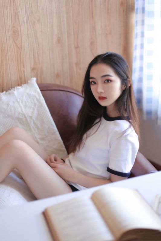 极品美女尤物紧身运动服美腿诱人性感写真