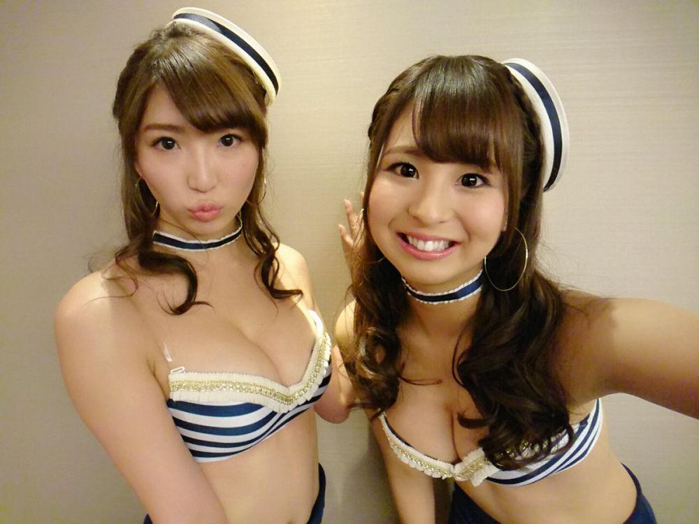 日本赛车女郎安田七奈私房美照可爱迷人