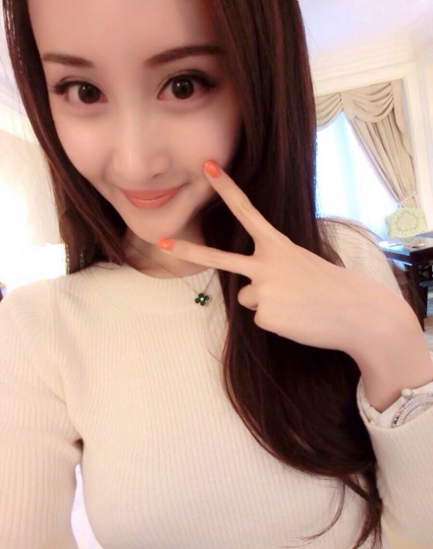 甜美女孩王若心最新生活照