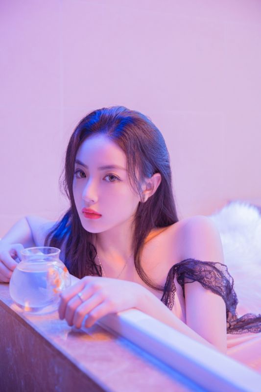 网络美女浴缸情趣内衣诱惑长腿风骚性感写真