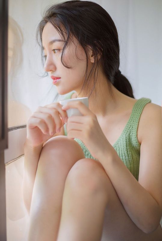 甜美女孩素人少女私房迷人笑容清纯写真
