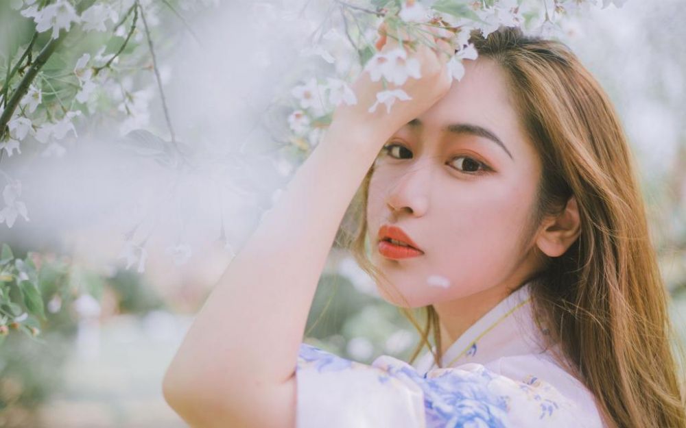 日本美女樱花妹和服户外大胆人体艺术写真