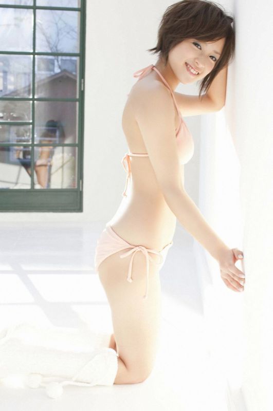 日本美少女粉色嘟唇惹人爱