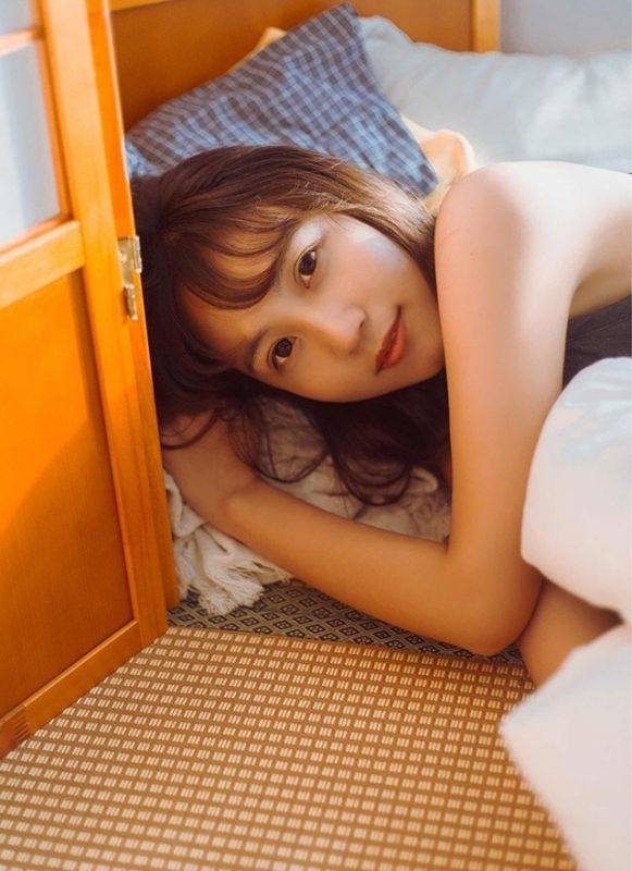 日系冷艳美女长腿火辣真空吊带牛仔裤图片