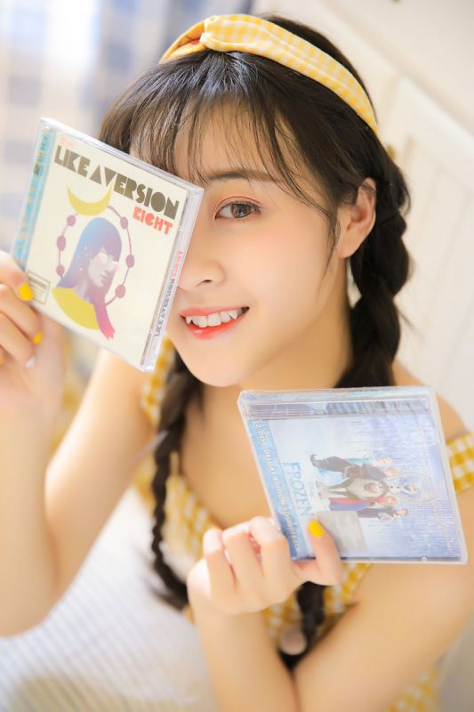 双马尾美女甜美清纯私房长腿玉足写真图片