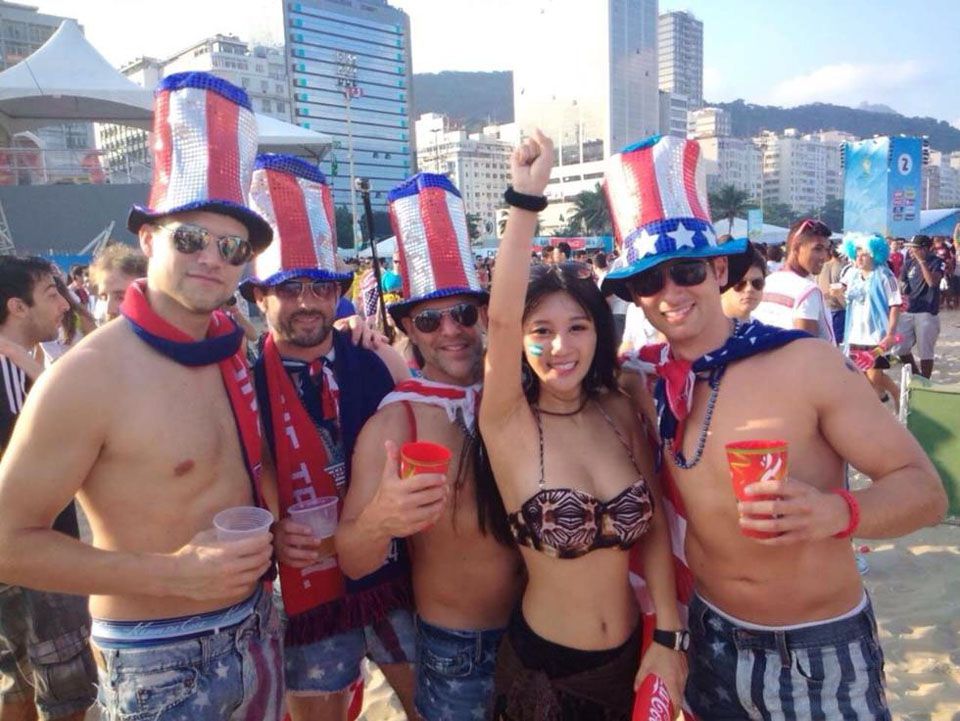 足球宝贝樊玲迷人爆乳掩藏不住