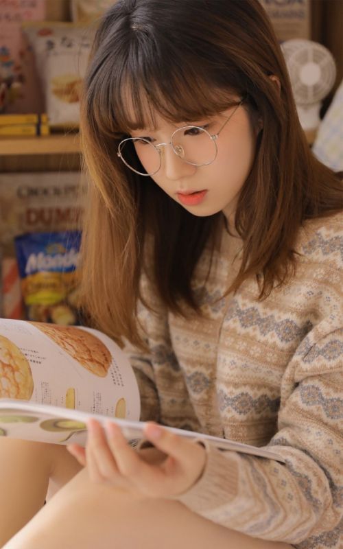 可爱校园美女学生妹私房文艺眼镜娘清纯迷情写真