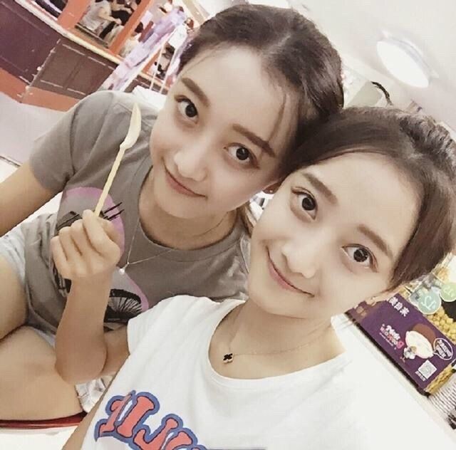 清纯美女校花闺蜜百合自拍高颜值尤物图片