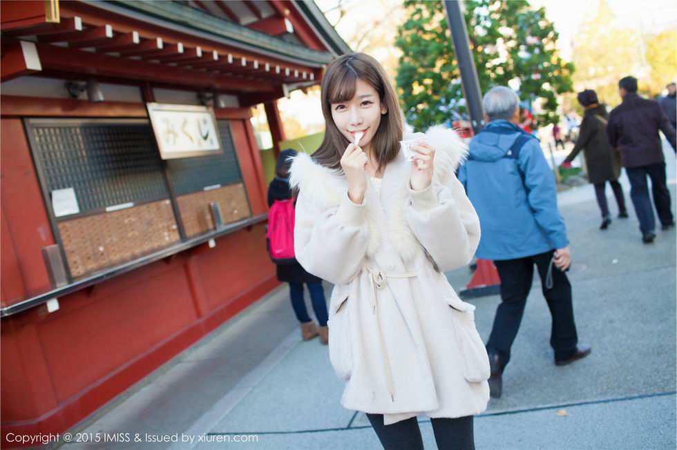 清纯美女陈潇街头迷人写真照
