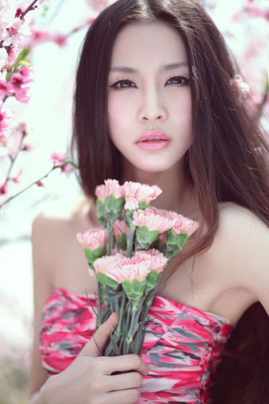 甜美可爱美女宋真真户外迷人写真