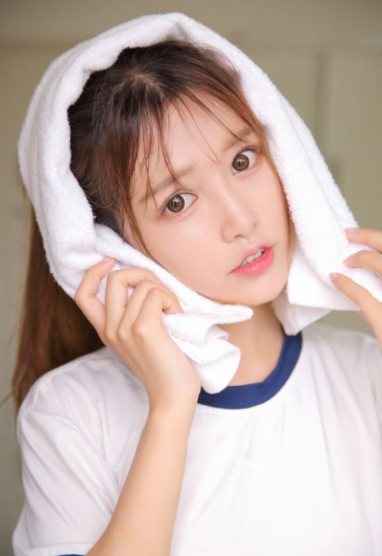 校花少女更衣室换衣福利宅男女神诱惑写真