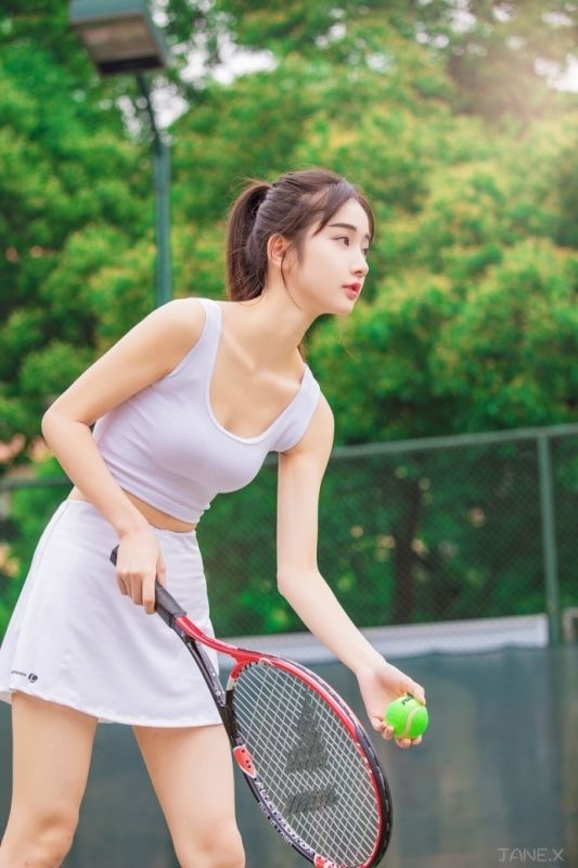 校园运动少女美乳深沟长腿美女球场性感写真