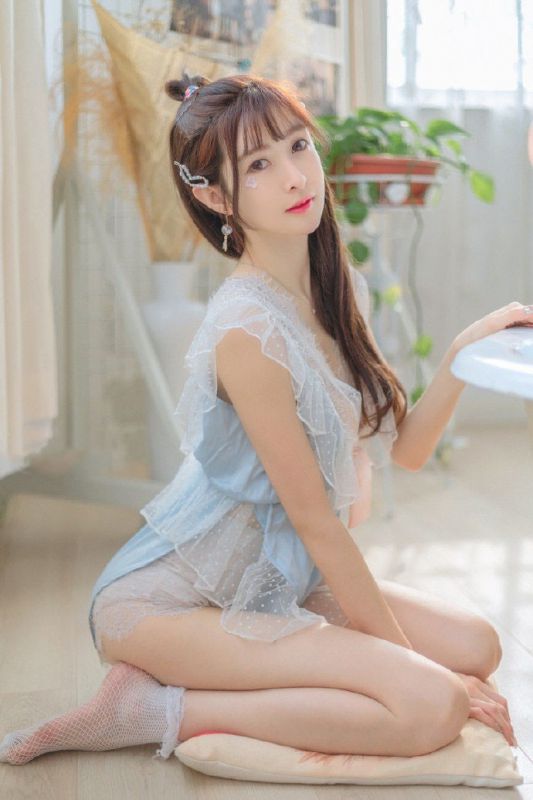 长腿巨乳御姐网袜蕾丝透视装极品尤物性感诱惑写真