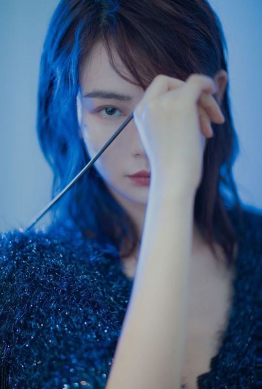 熟女系御姐戚薇冷艳毛衣惊艳风骚性感明星写真