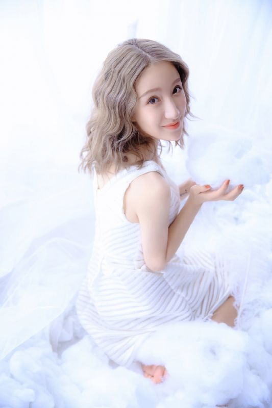 天使的闺房梦幻甜美酥胸美乳写真