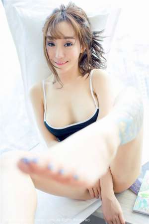 乖乖把腿抬高调教性感家政妇销魂骚姿人体艺术写真