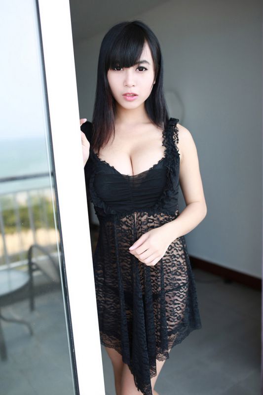 性感蕾丝内衣美女黄可酥胸诱人写真