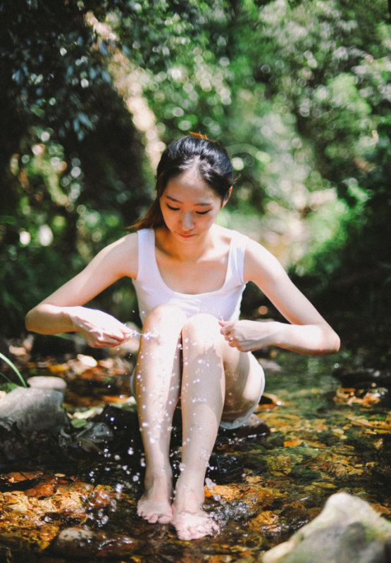 清纯美女林间唯美写真