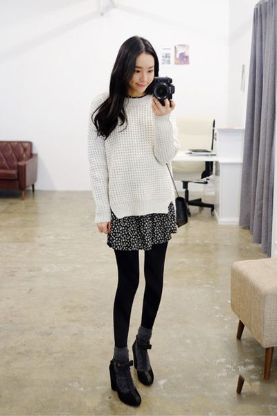 小清新可爱美女室内高清大图