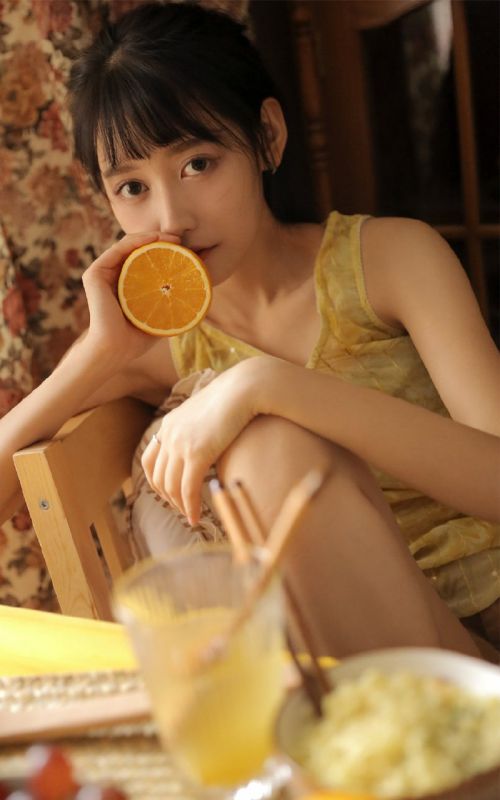复古名媛气质美女居家清纯养眼内衣香艳诱人写真