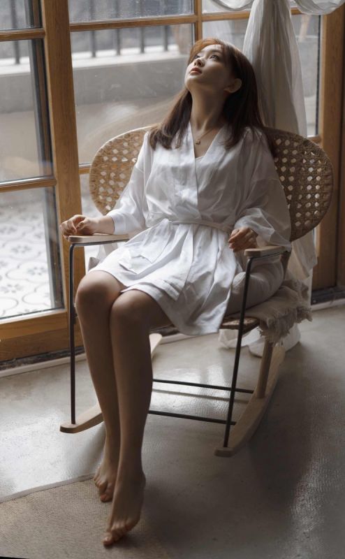 浴袍美女居家美腿御姐挑逗诱惑私房写真图片