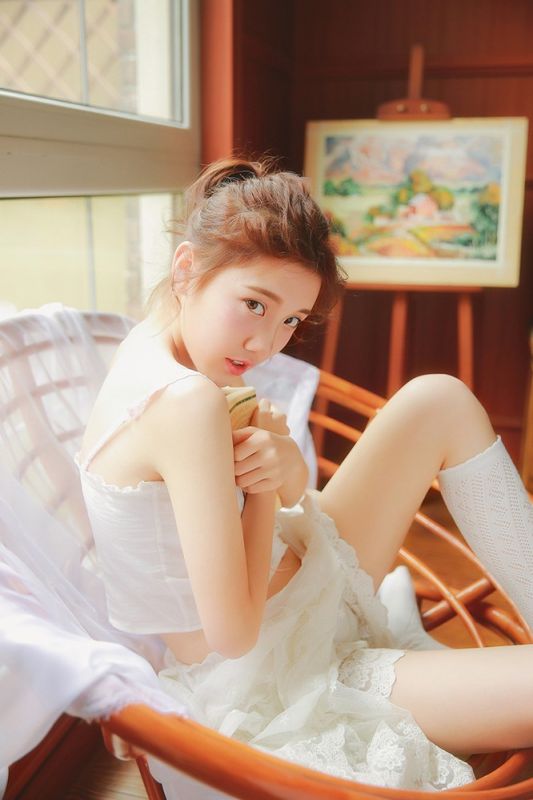 童颜萝莉少女私房内衣睡裙酥胸小清新写真