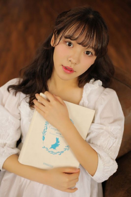 文学女孩纱裙钢琴室优雅迷人少女写真