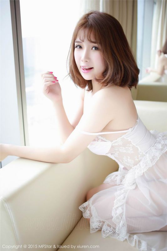 大胸嫩模徐cake蕾丝内衣性感写真