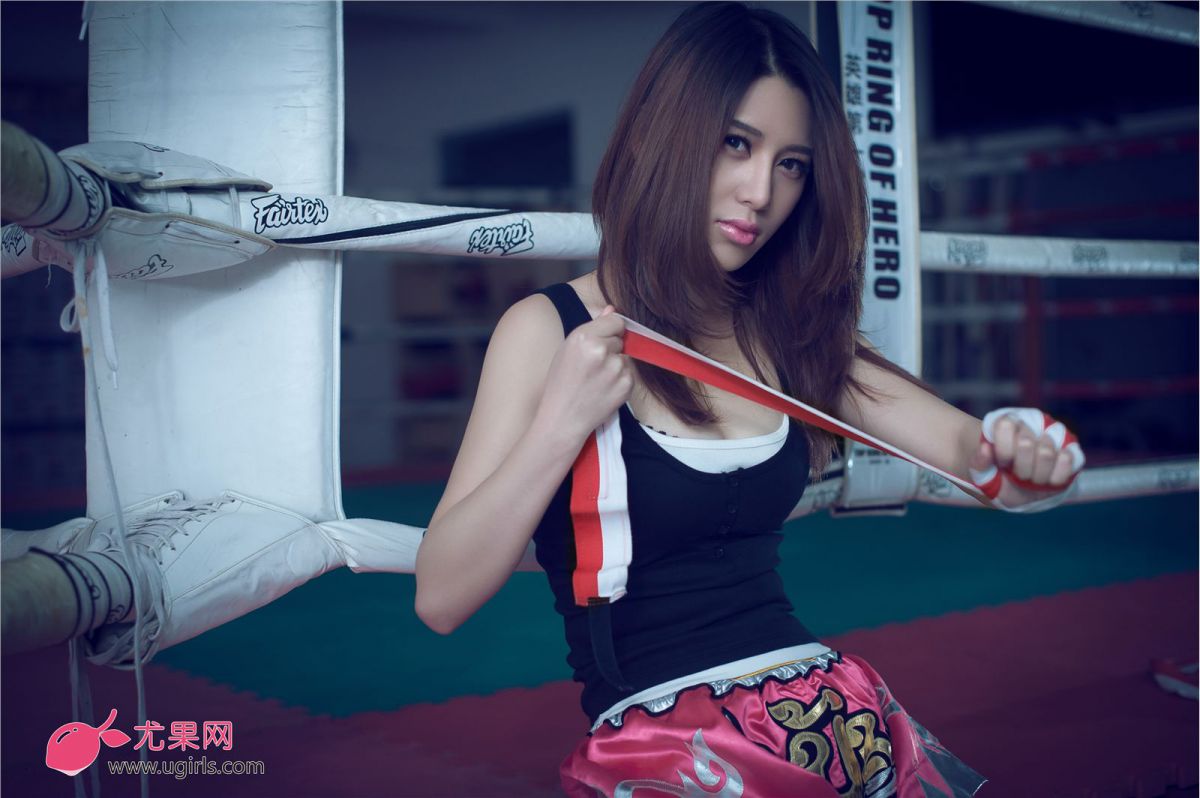 性感拳击宝贝杜乔大秀迷人乳沟