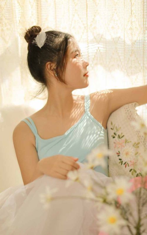 邻家吊带舞蹈美女低胸大胆人体艺术性感骚逼写真
