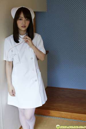 日本美女私房护士装性感写真