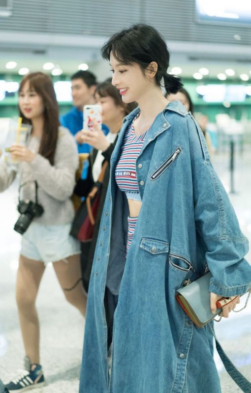 秀丽尤物美女张俪白皙美腿生活照写真图片