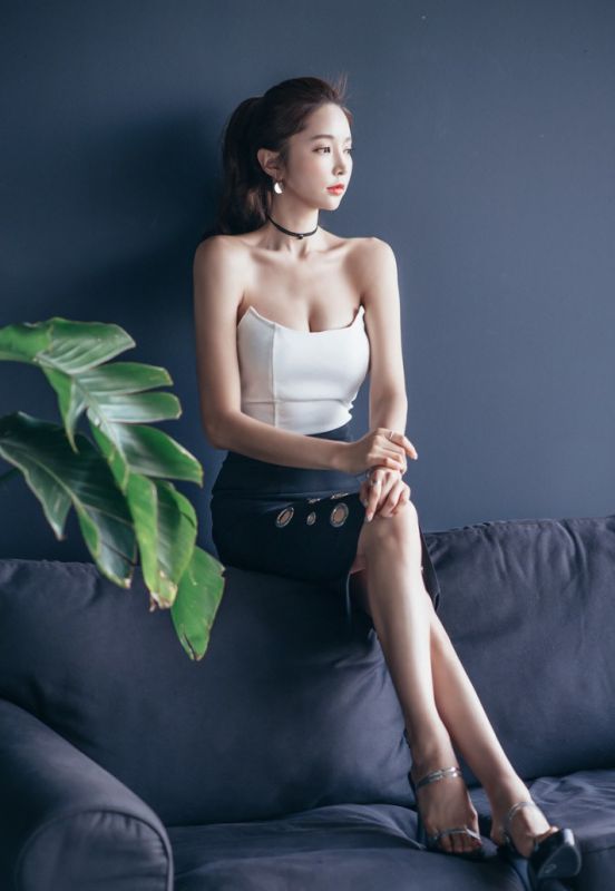 性感制服熟女纤纤细腰美臀丰韵写真