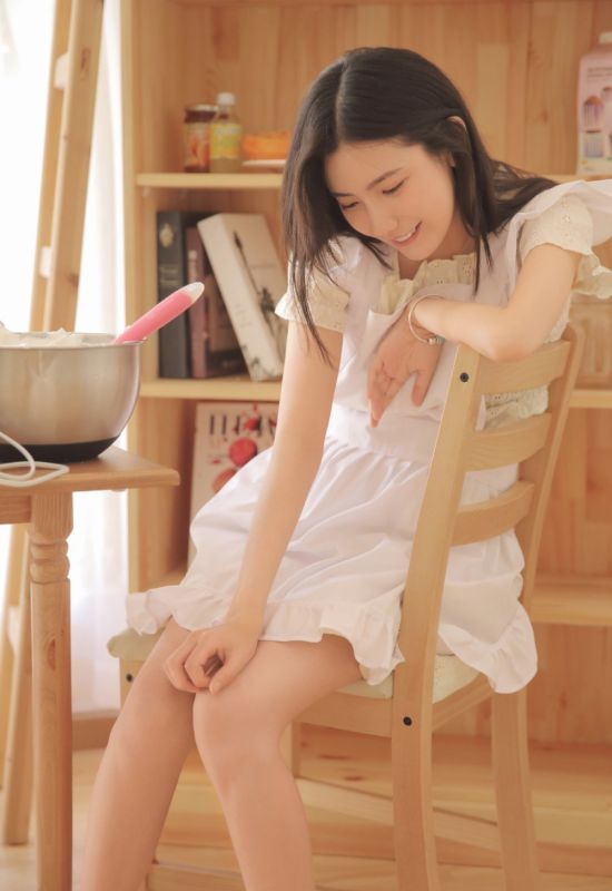 天然系厨娘少女居家做蛋糕唯美小清新写真