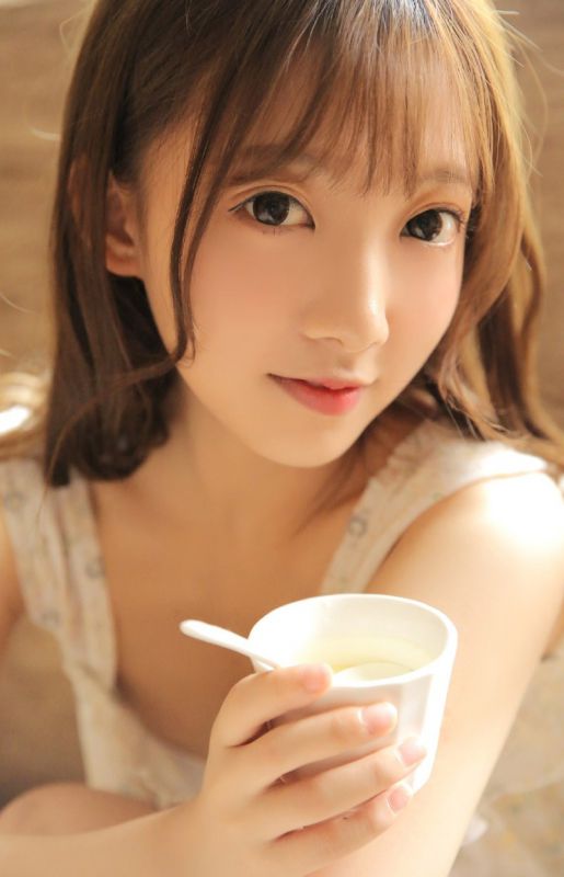 洁白雪嫩极品美女可爱清纯大眼萌妹子写真