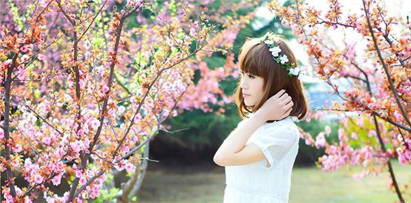 春日小清新美女桃花树下唯美写真