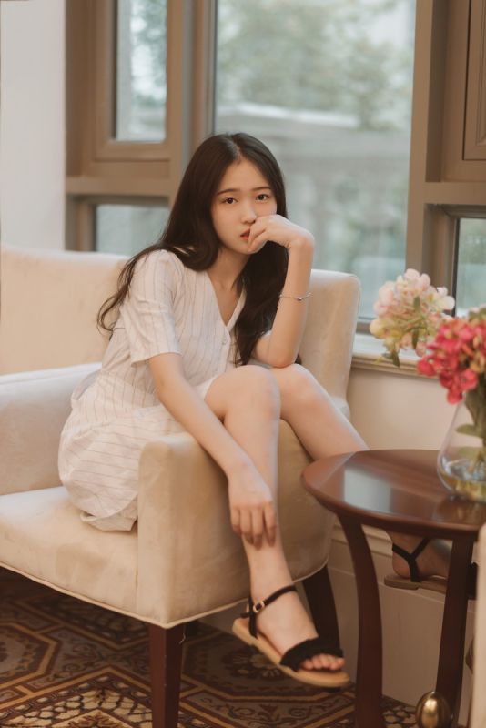 长发文艺美女气质温柔甜美清纯乙女写真