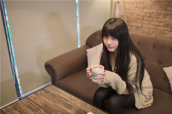 咖啡馆邂逅90后萌妹子
