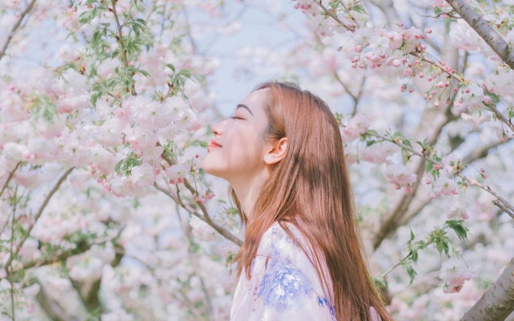 日本美女樱花妹和服户外大胆人体艺术写真