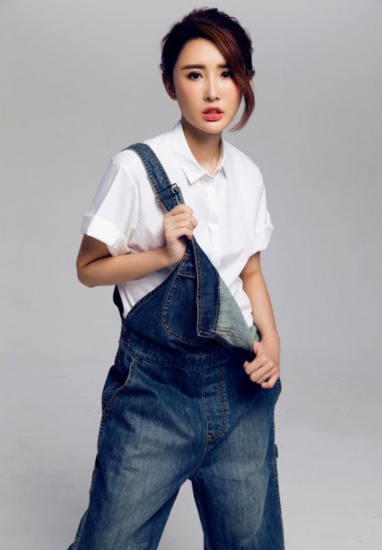 吕夏葳百变造型甜美写真大片