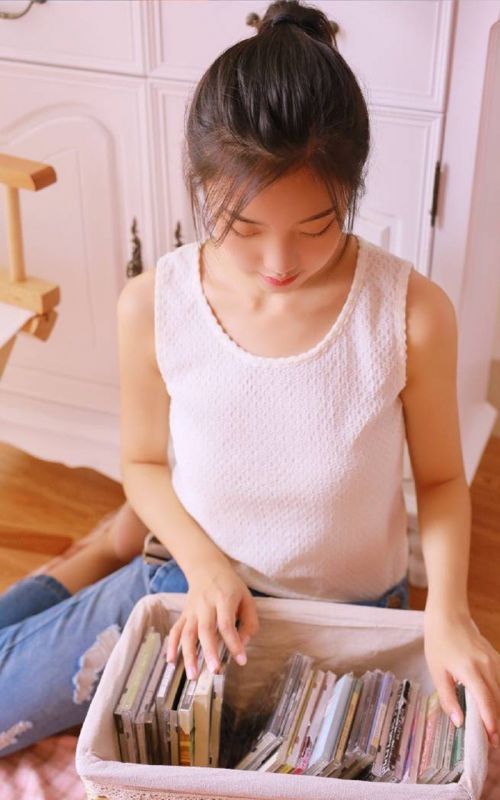 网络美女主播私房性感居家内衣酥胸诱惑写真