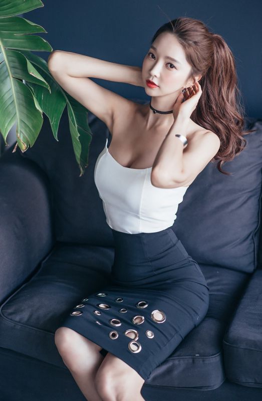 性感制服熟女纤纤细腰美臀丰韵写真