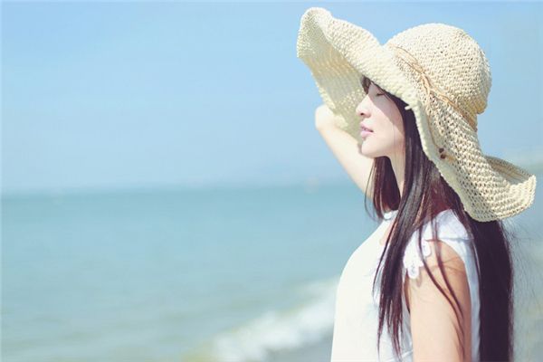 清纯美女海边迷人写真照