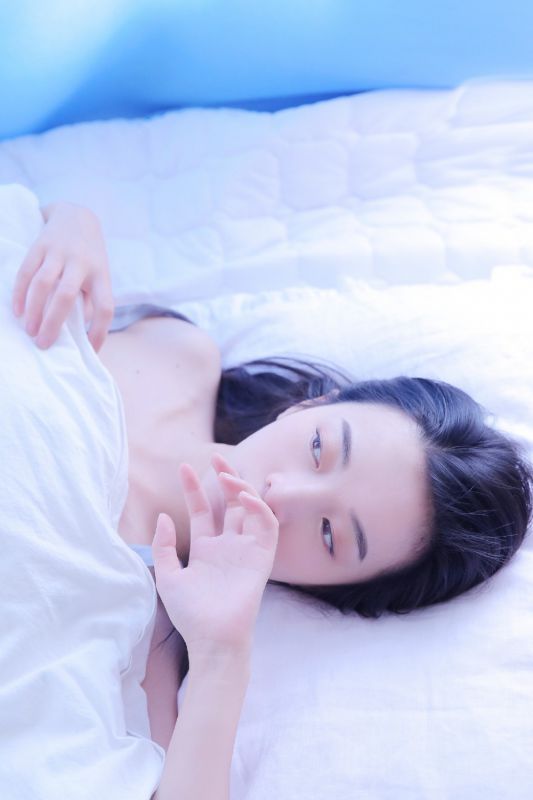 绝色尤物美女床上裸体诱惑大胆人体艺术写真
