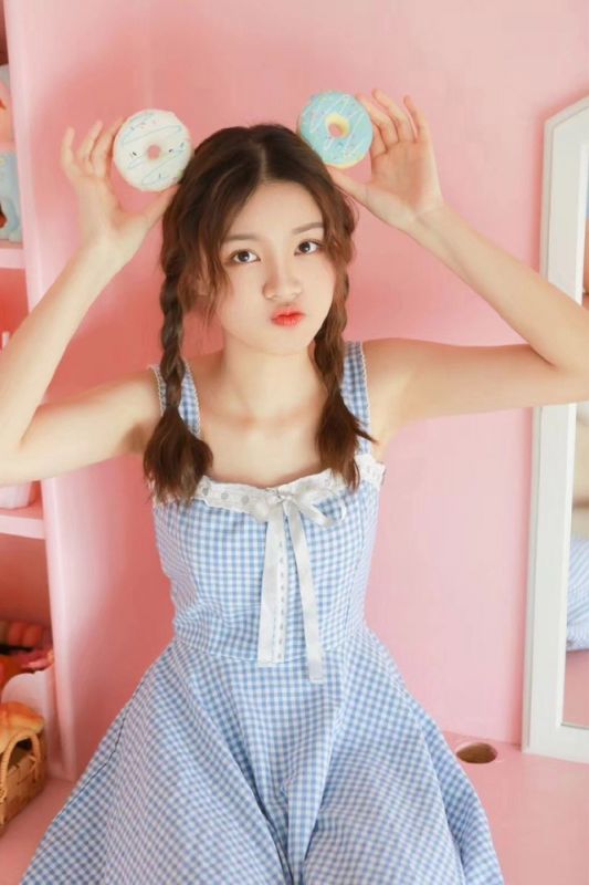 粉嫩红唇小萝莉可爱诱惑私房内衣撩人写真