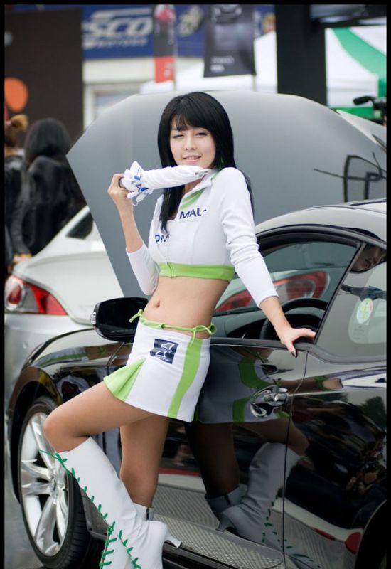 美女车模李智友白衣迷人写照