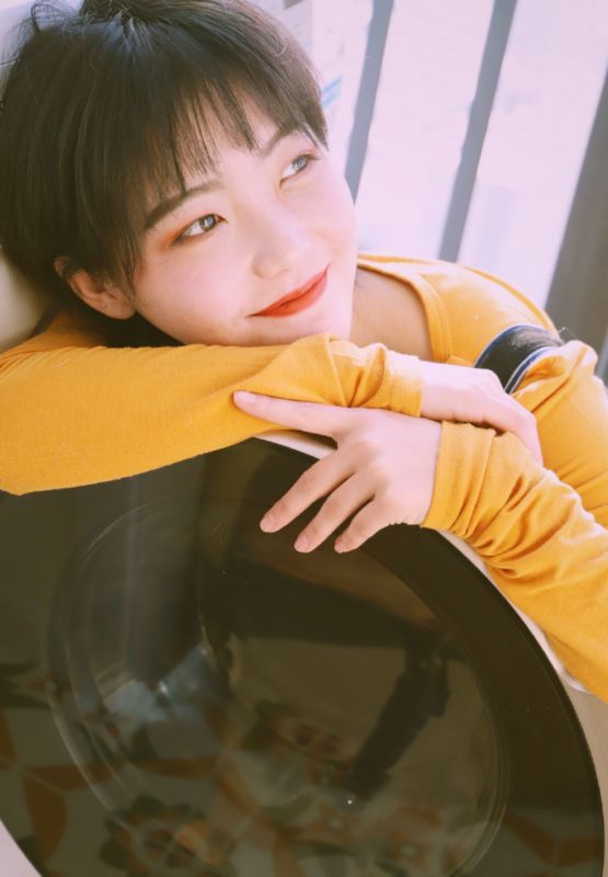 治愈系短发美女火辣可爱俏皮萌妹清纯写真