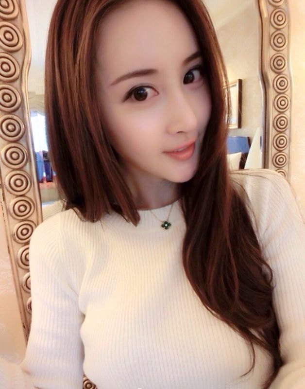 甜美女孩王若心最新生活照
