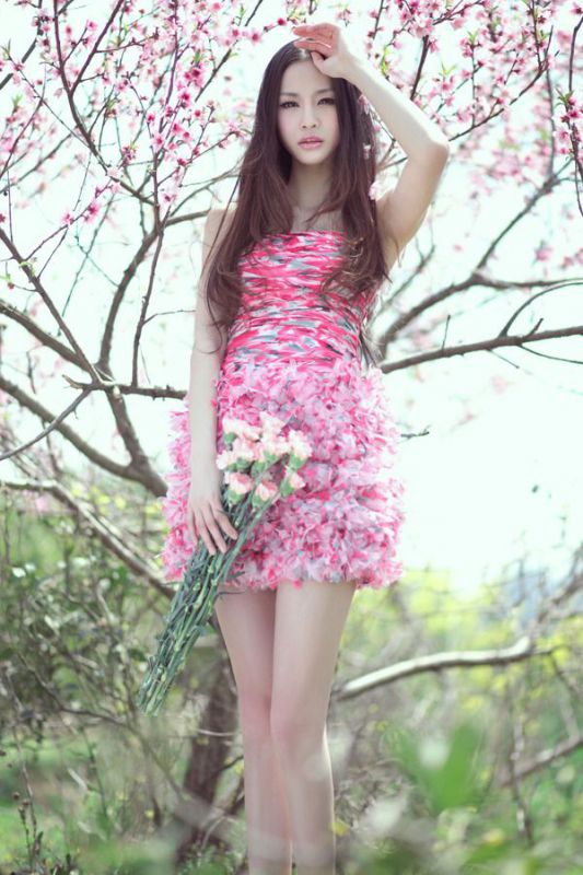 甜美可爱美女宋真真户外迷人写真