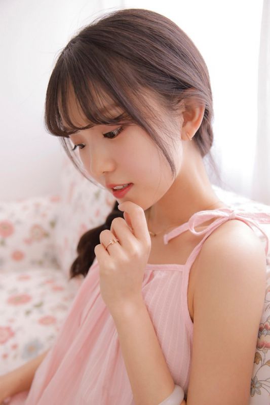 闺蜜室内自拍清纯可爱女孩笑容写真